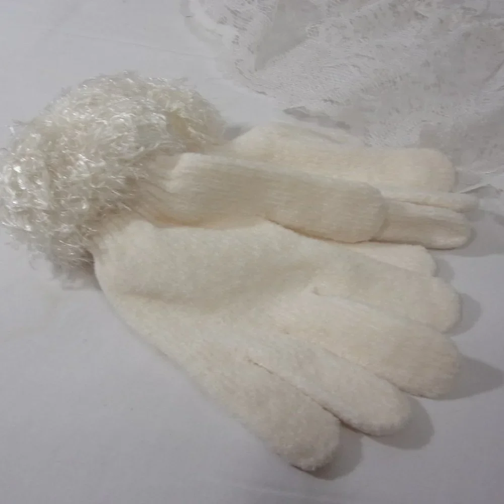 Fancy Cuff Knit Gloves Ivory NWT